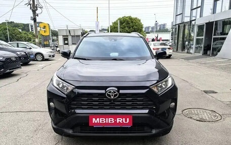 Toyota RAV4, 2021 год, 1 950 000 рублей, 2 фотография
