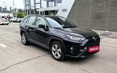 Toyota RAV4, 2021 год, 1 950 000 рублей, 3 фотография
