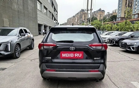 Toyota RAV4, 2021 год, 1 950 000 рублей, 7 фотография