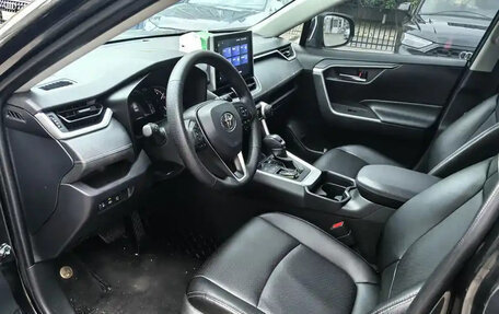 Toyota RAV4, 2021 год, 1 950 000 рублей, 12 фотография