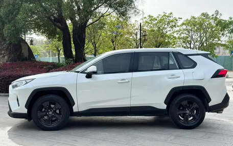 Toyota RAV4, 2020 год, 1 950 000 рублей, 4 фотография