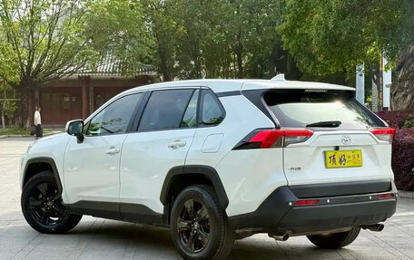 Toyota RAV4, 2020 год, 1 950 000 рублей, 7 фотография