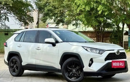 Toyota RAV4, 2020 год, 1 950 000 рублей, 3 фотография