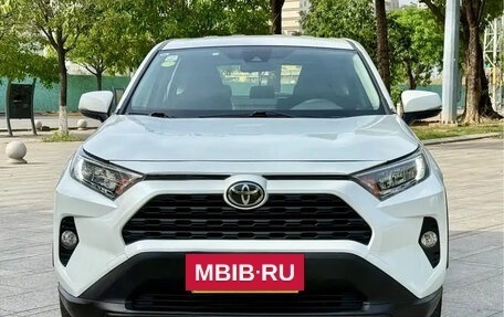 Toyota RAV4, 2020 год, 1 950 000 рублей, 2 фотография