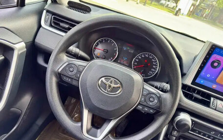 Toyota RAV4, 2020 год, 1 950 000 рублей, 12 фотография