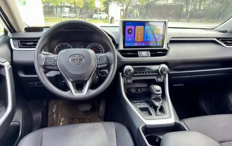 Toyota RAV4, 2020 год, 1 950 000 рублей, 14 фотография