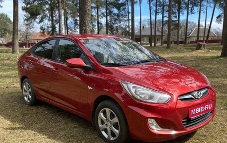 Hyundai Solaris II рестайлинг, 2011 год, 666 999 рублей, 1 фотография