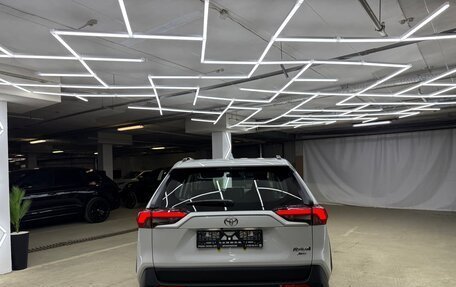 Toyota RAV4, 2024 год, 3 700 000 рублей, 10 фотография
