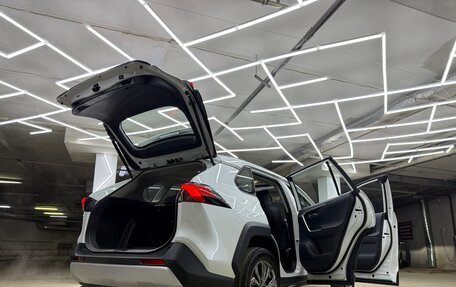 Toyota RAV4, 2024 год, 3 700 000 рублей, 16 фотография