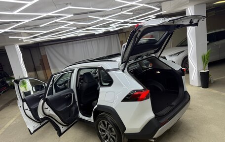 Toyota RAV4, 2024 год, 3 700 000 рублей, 17 фотография