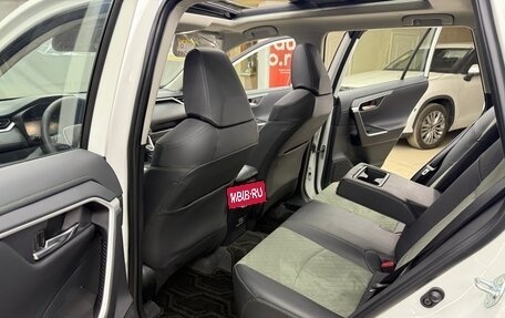 Toyota RAV4, 2024 год, 3 700 000 рублей, 25 фотография