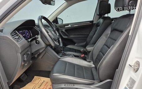 Volkswagen Tiguan II, 2021 год, 2 315 000 рублей, 11 фотография