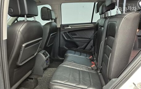 Volkswagen Tiguan II, 2021 год, 2 315 000 рублей, 12 фотография