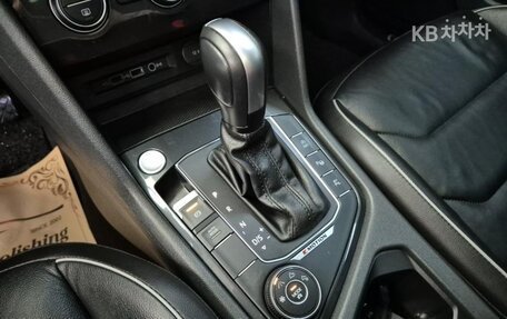 Volkswagen Tiguan II, 2021 год, 2 315 000 рублей, 8 фотография