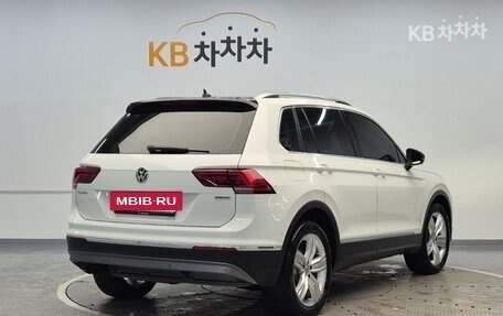 Volkswagen Tiguan II, 2021 год, 2 315 000 рублей, 3 фотография