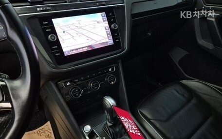 Volkswagen Tiguan II, 2021 год, 2 315 000 рублей, 10 фотография