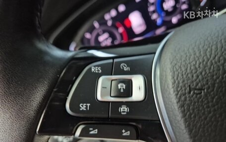 Volkswagen Tiguan II, 2021 год, 2 315 000 рублей, 16 фотография
