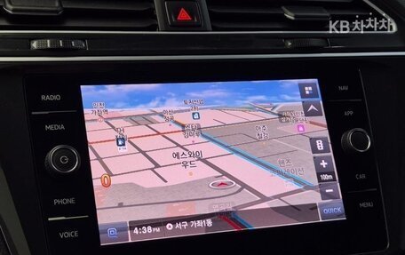 Volkswagen Tiguan II, 2021 год, 2 315 000 рублей, 14 фотография