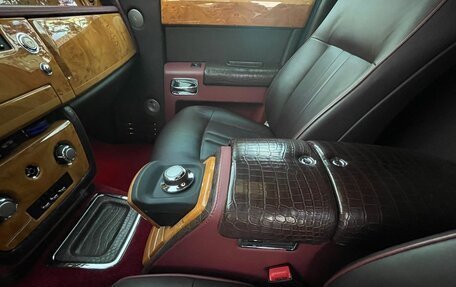 Rolls-Royce Phantom VII рестайлинг, 2007 год, 25 000 000 рублей, 14 фотография