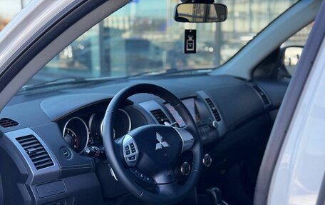 Mitsubishi Outlander III рестайлинг 3, 2010 год, 947 000 рублей, 10 фотография