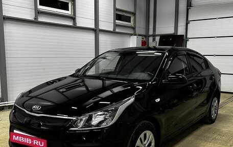 KIA Rio IV, 2017 год, 890 000 рублей, 2 фотография