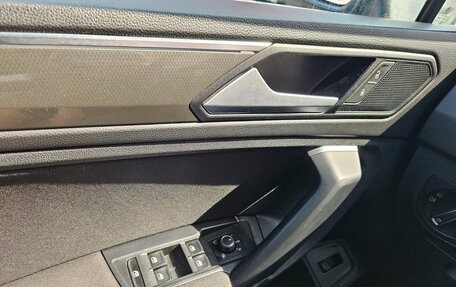 Volkswagen Tiguan II, 2019 год, 2 545 000 рублей, 6 фотография