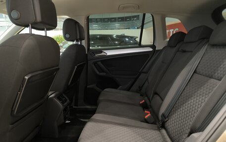 Volkswagen Tiguan II, 2018 год, 2 350 000 рублей, 16 фотография