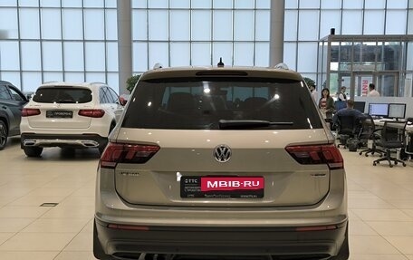Volkswagen Tiguan II, 2018 год, 2 350 000 рублей, 10 фотография