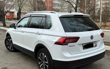 Volkswagen Tiguan II, 2020 год, 2 600 000 рублей, 2 фотография