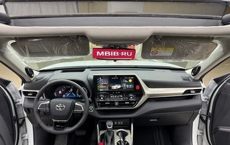 Toyota Highlander, 2025 год, 5 600 000 рублей, 27 фотография