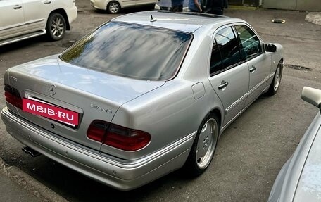 Mercedes-Benz E-Класс AMG, 1998 год, 1 100 000 рублей, 2 фотография