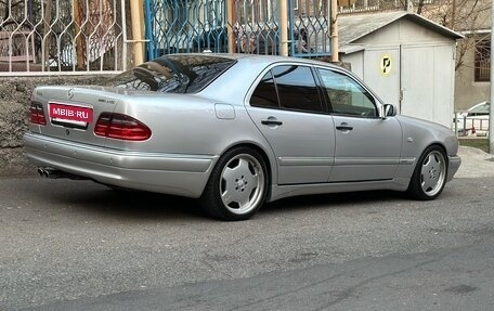 Mercedes-Benz E-Класс AMG, 1998 год, 1 100 000 рублей, 3 фотография