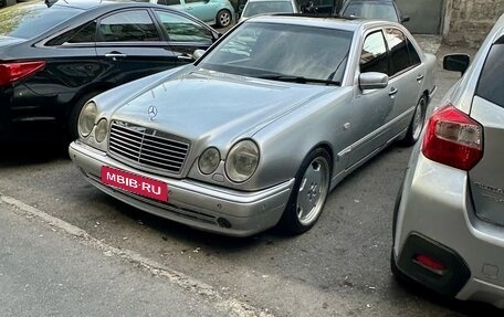 Mercedes-Benz E-Класс AMG, 1998 год, 1 100 000 рублей, 4 фотография