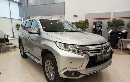 Mitsubishi Pajero Sport III рестайлинг, 2018 год, 2 890 000 рублей, 3 фотография