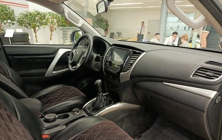 Mitsubishi Pajero Sport III рестайлинг, 2018 год, 2 890 000 рублей, 13 фотография