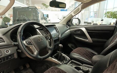 Mitsubishi Pajero Sport III рестайлинг, 2018 год, 2 890 000 рублей, 20 фотография