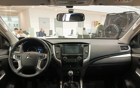 Mitsubishi Pajero Sport III рестайлинг, 2018 год, 2 890 000 рублей, 17 фотография