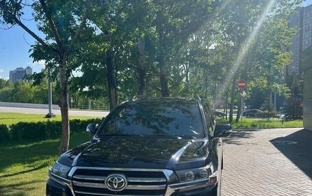 Toyota Land Cruiser 200, 2018 год, 7 700 000 рублей, 2 фотография