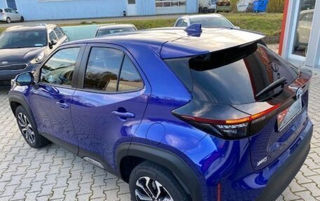 Toyota Yaris Cross, 2022 год, 2 939 299 рублей, 3 фотография