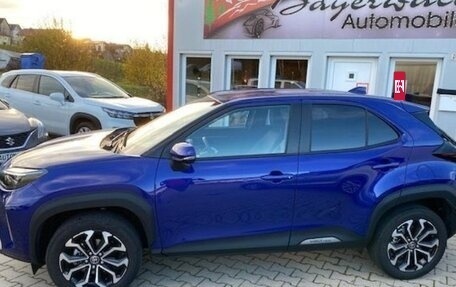 Toyota Yaris Cross, 2022 год, 2 939 299 рублей, 2 фотография