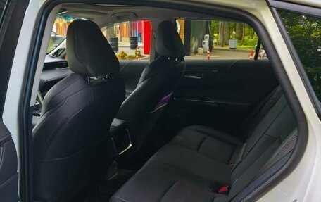 Toyota Venza, 2023 год, 5 900 000 рублей, 13 фотография