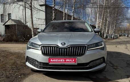 Skoda Superb III рестайлинг, 2021 год, 3 950 000 рублей, 2 фотография