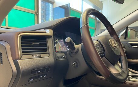 Lexus RX IV рестайлинг, 2019 год, 4 000 000 рублей, 14 фотография