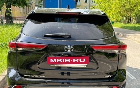 Toyota Highlander, 2021 год, 5 500 000 рублей, 2 фотография