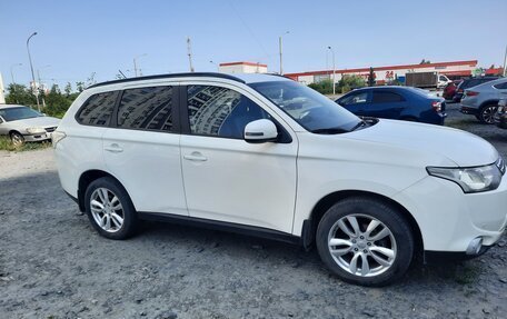 Mitsubishi Outlander III рестайлинг 3, 2012 год, 1 330 000 рублей, 2 фотография