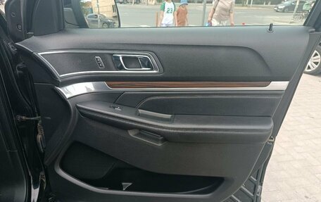 Ford Explorer VI, 2016 год, 1 990 000 рублей, 21 фотография