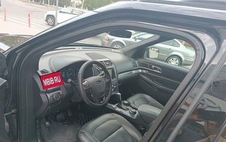 Ford Explorer VI, 2016 год, 1 990 000 рублей, 14 фотография