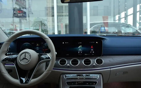 Mercedes-Benz E-Класс, 2021 год, 4 600 000 рублей, 13 фотография