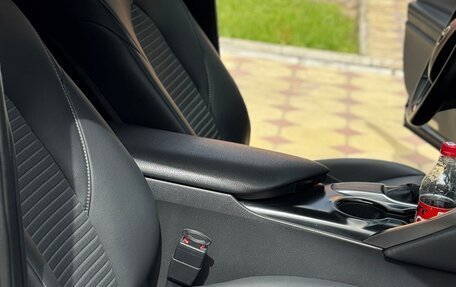 Toyota Camry, 2018 год, 2 750 000 рублей, 17 фотография