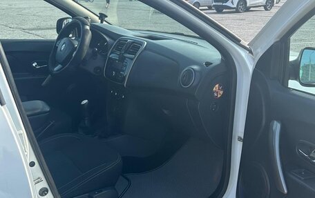 Renault Logan II, 2016 год, 550 000 рублей, 2 фотография